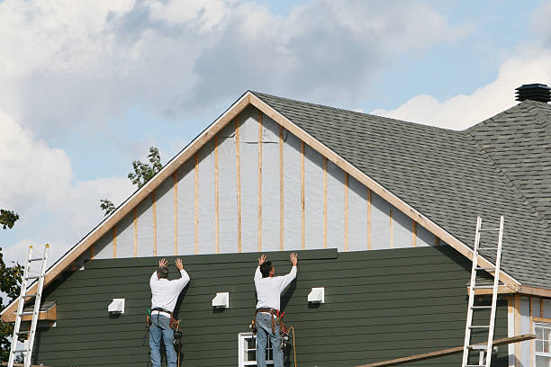 Professional Vinyl Siding technician working in Bethune, SC